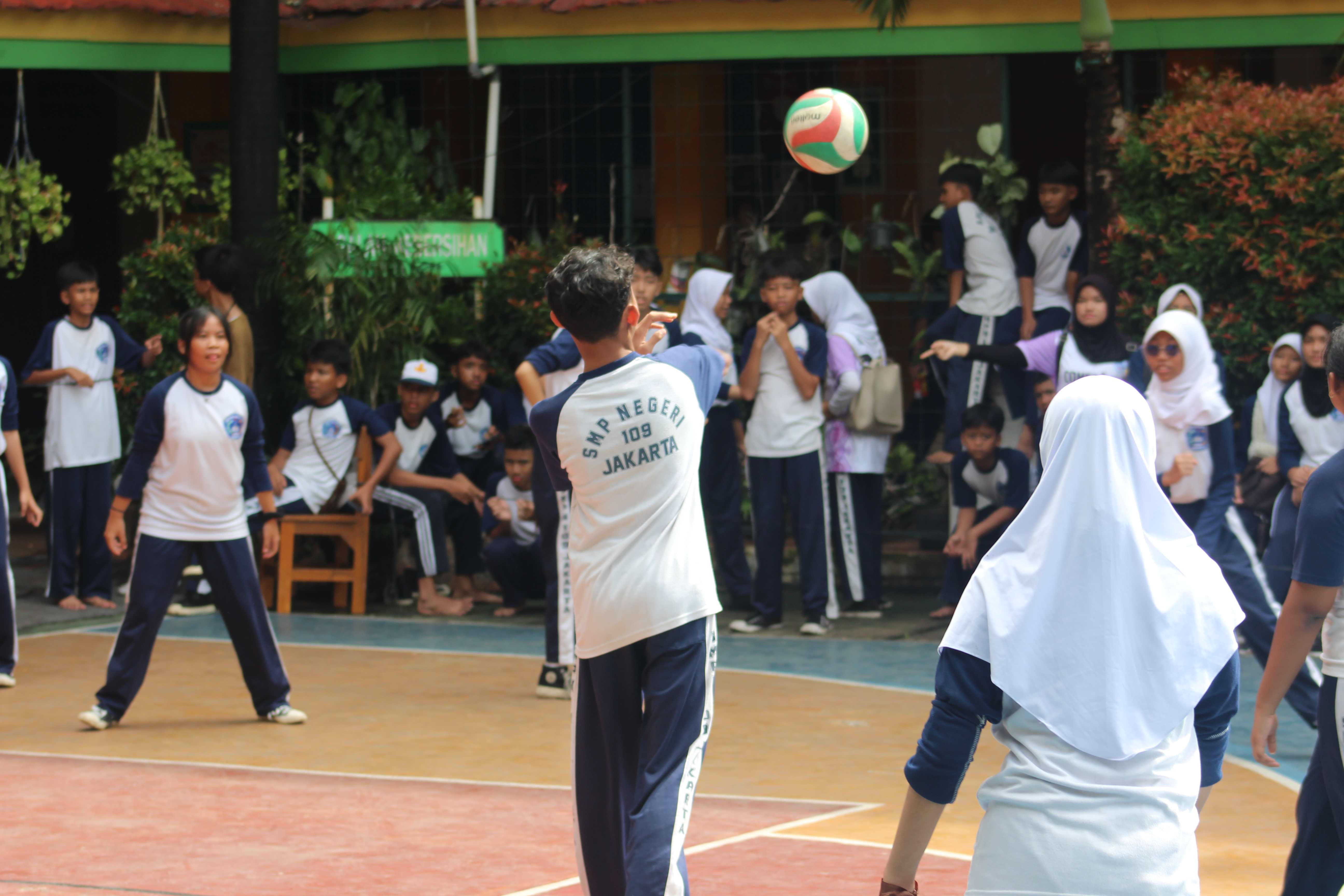 pertandingan bola beracun