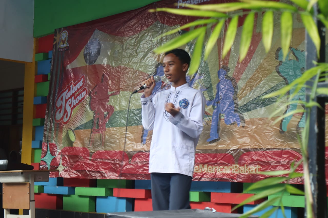 Penampilan cerita Ahmad Maulana 8.6